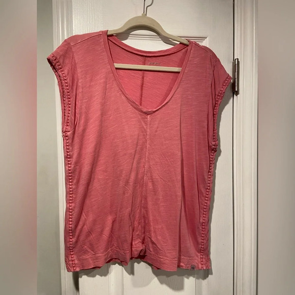 Eddie Bauer Cap Sleeve Embroidered Seam V Neck Pink Burnout Tee Size S - Picture 1 of 10